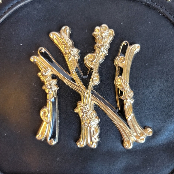 NY Handbag Purse Cosmetic Tote Black With Stunning Gold Accents Faux Leather Zip - Picture 2 of 8